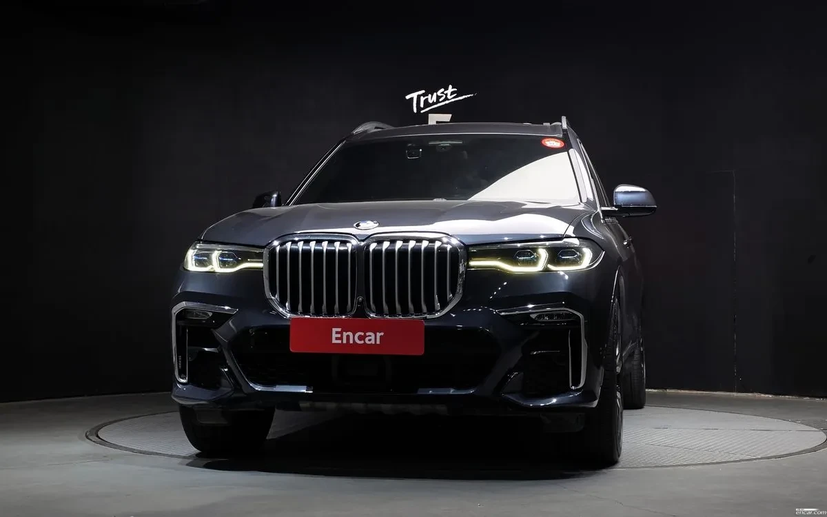 BMW X7 XDRIVE M PACK| LASER| DISTRONIC| TV| ALCANTARA| HU, снимка 3 - Автомобили и джипове - 54115455