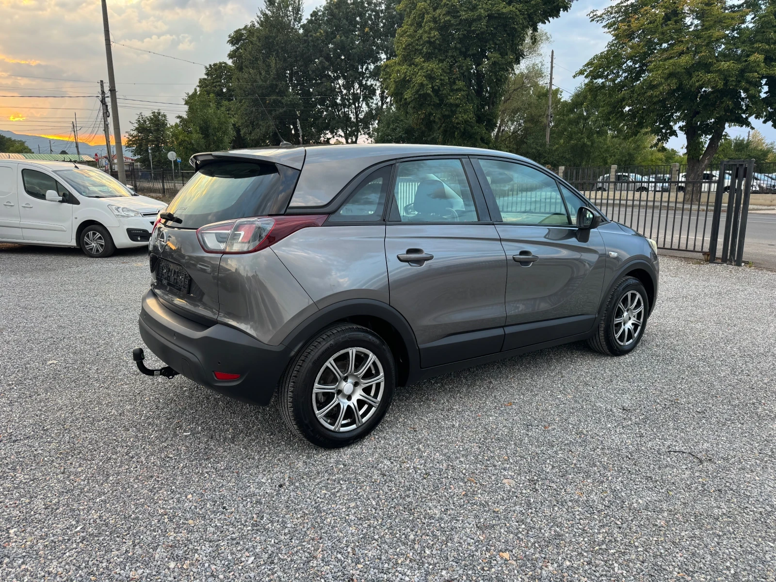 Opel Crossland X 1.2i Klima!! Camera!! EURO 6!! Italy!!, снимка 7 - Автомобили и джипове - 55606411
