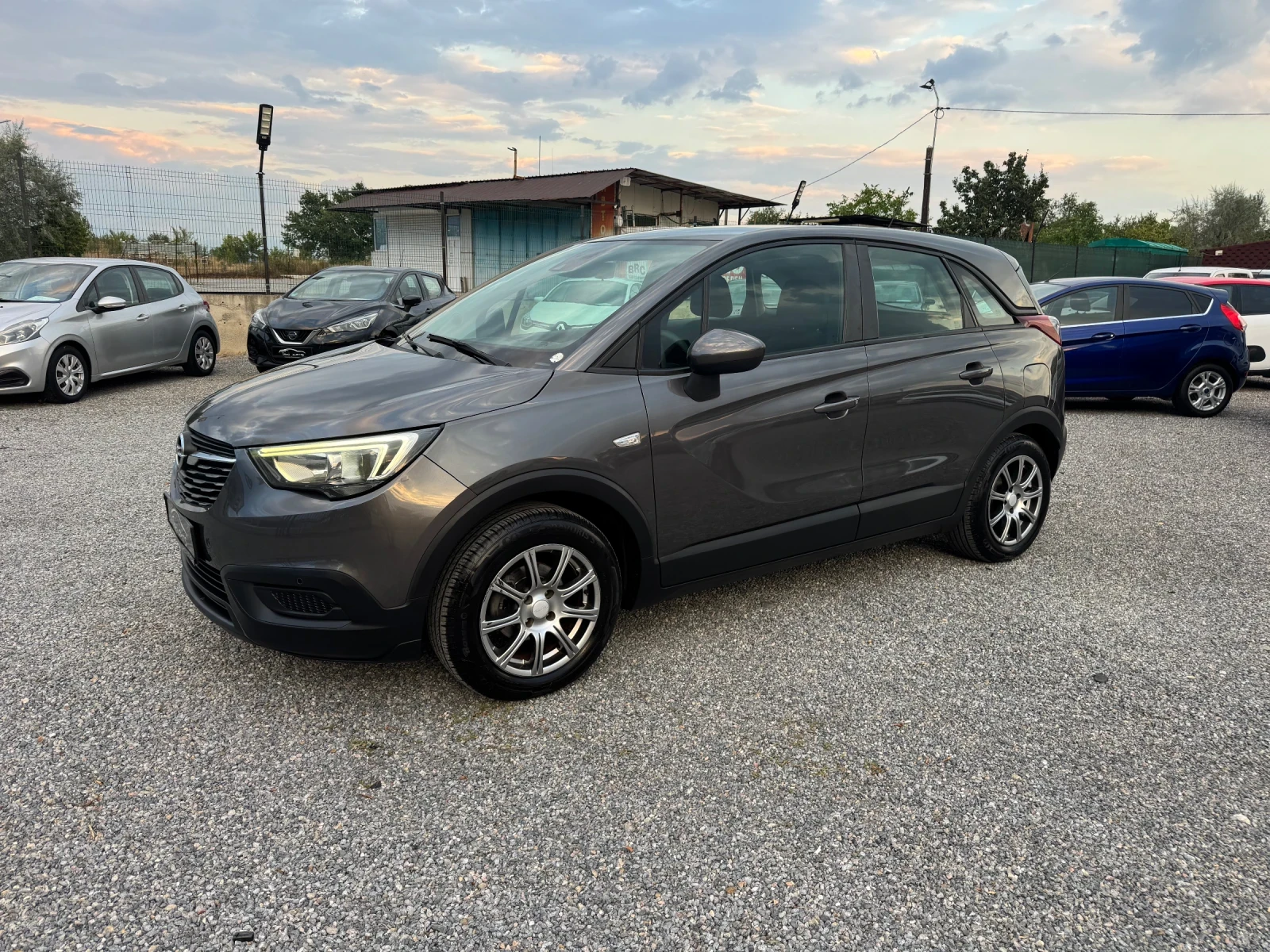 Opel Crossland X 1.2i Klima!! Camera!! EURO 6!! Italy!!, снимка 2 - Автомобили и джипове - 55606411