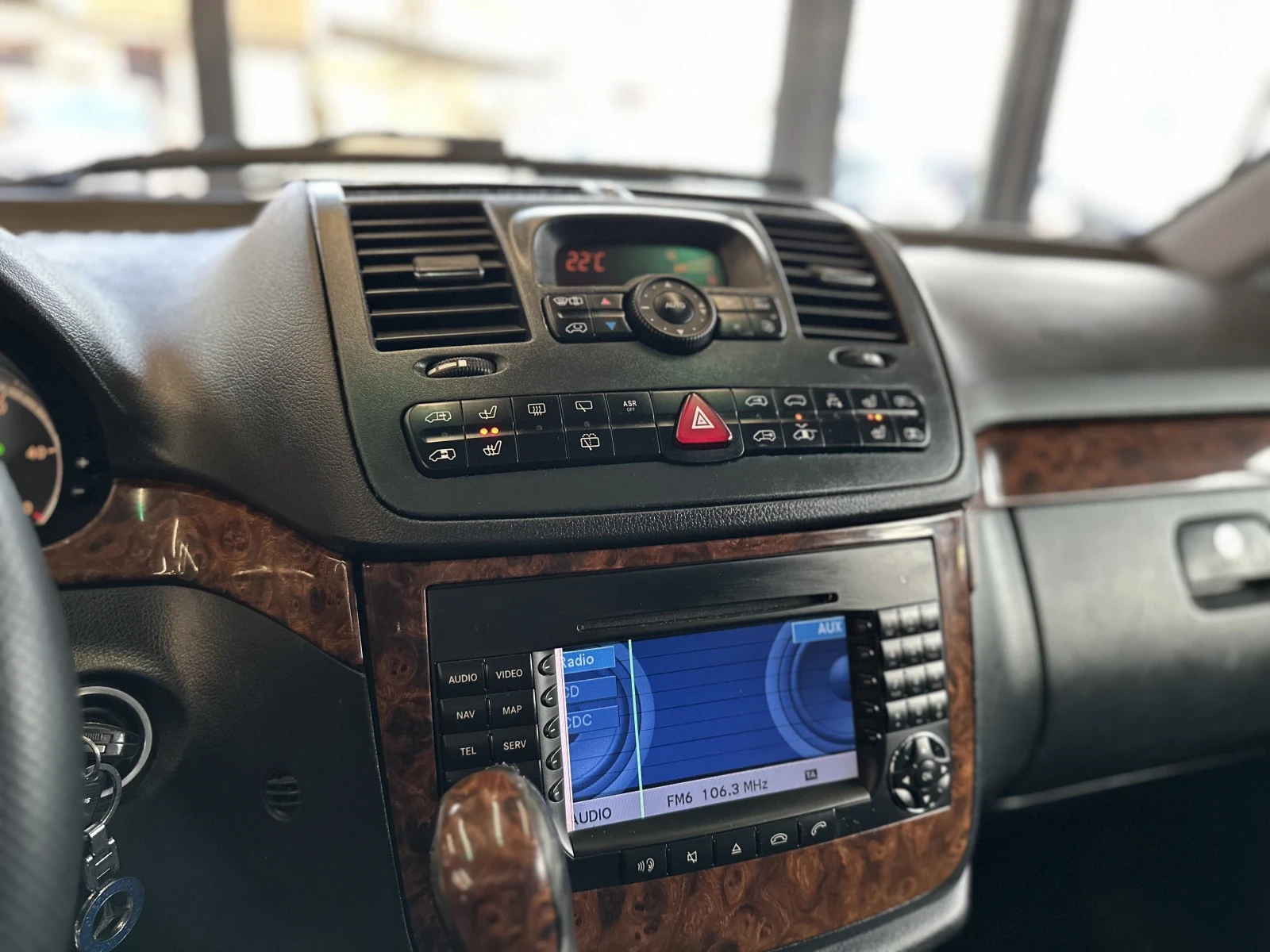 Mercedes-Benz Viano 220 CDI* TV* Лизинг* Подгрев, снимка 12 - Бусове и автобуси - 53971773