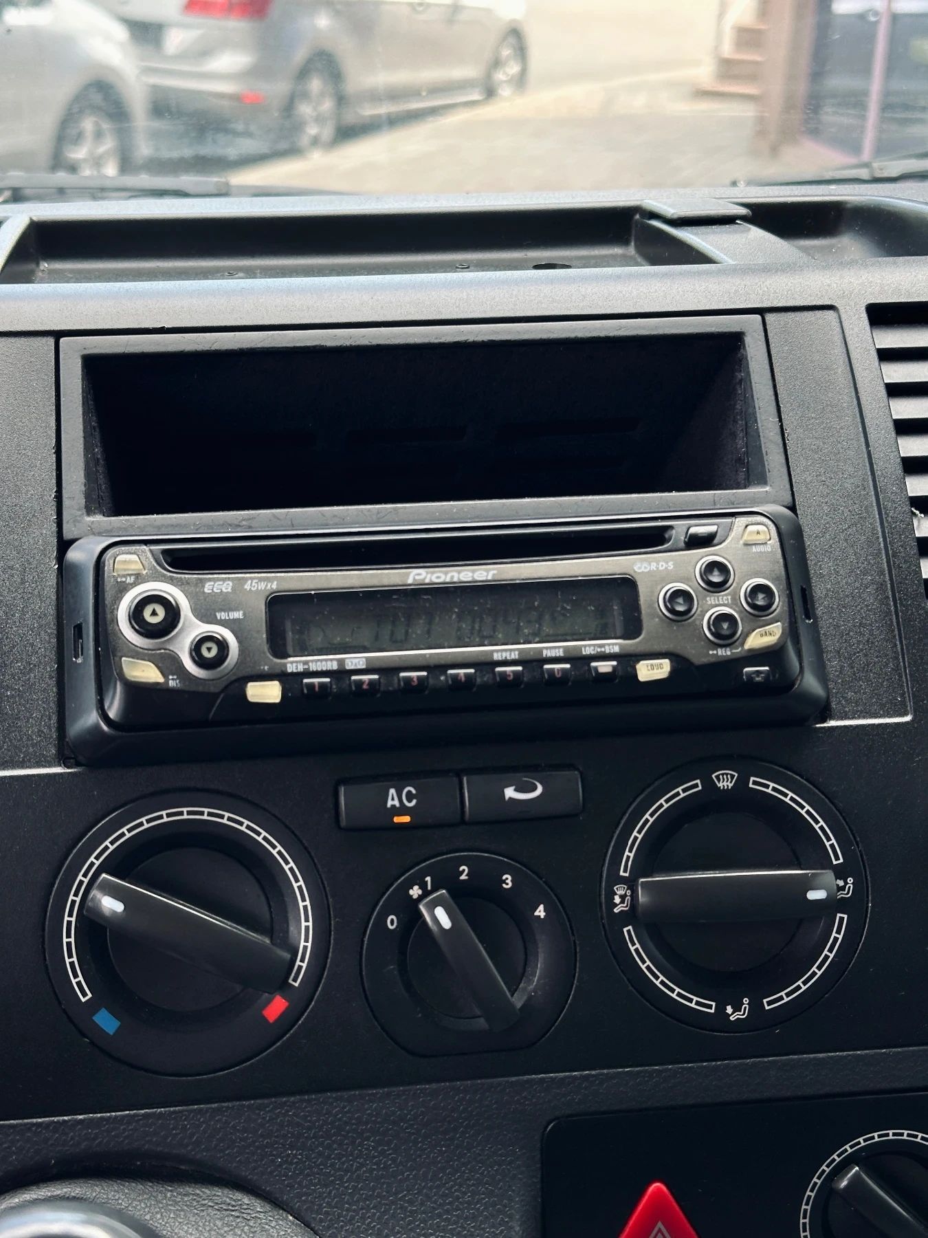 VW T5 1.9TDI / 9-МЕСТА / КЛИМА, снимка 9 - Бусове и автобуси - 54760352