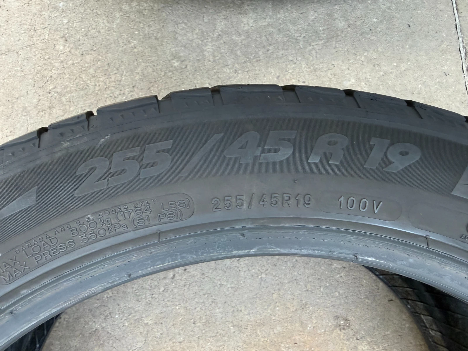 Гуми Зимни 255/45R19, снимка 5 - Гуми и джанти - 55832791