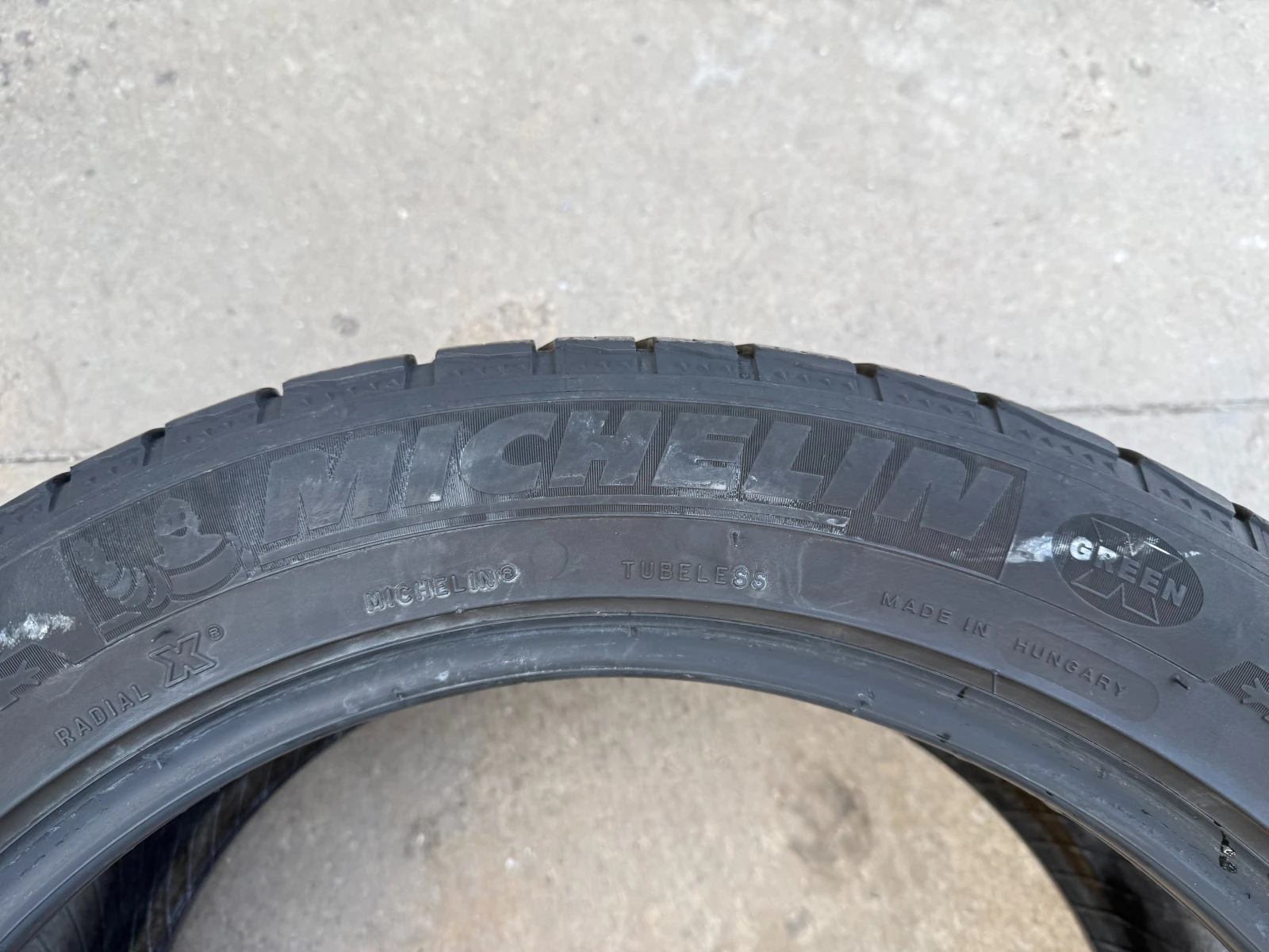 Гуми Зимни 255/45R19, снимка 4 - Гуми и джанти - 55832791