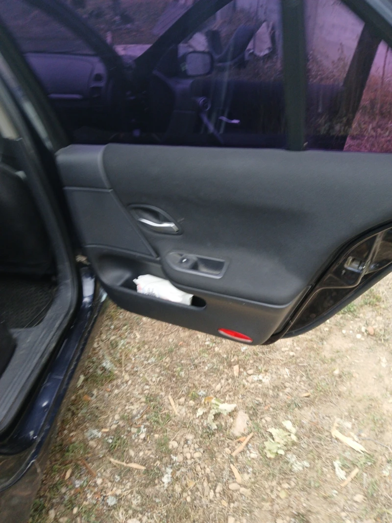 Renault Laguna 2.0i, снимка 8 - Автомобили и джипове - 51863228