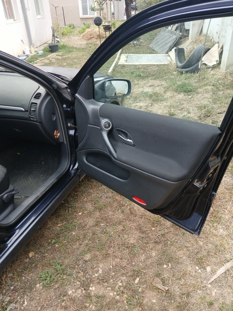 Renault Laguna 2.0i, снимка 7 - Автомобили и джипове - 51863228