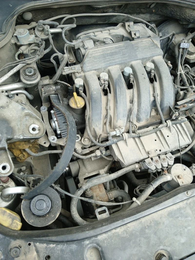 Renault Laguna 2.0i, снимка 11 - Автомобили и джипове - 51863228