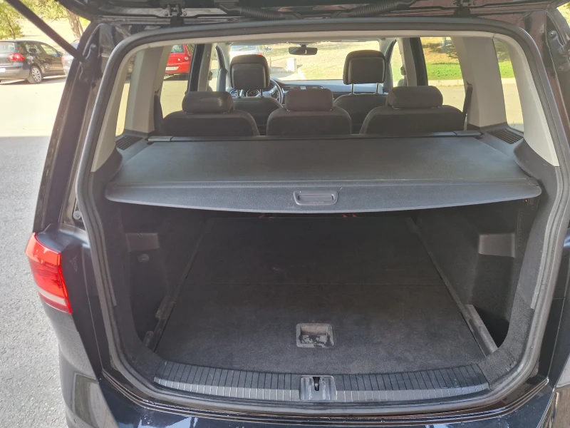 VW Touran 2.0 TDI , снимка 8 - Автомобили и джипове - 52542993