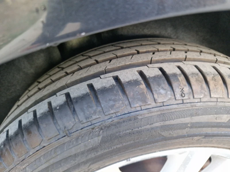 VW Touran 2.0 TDI , снимка 9 - Автомобили и джипове - 52542993