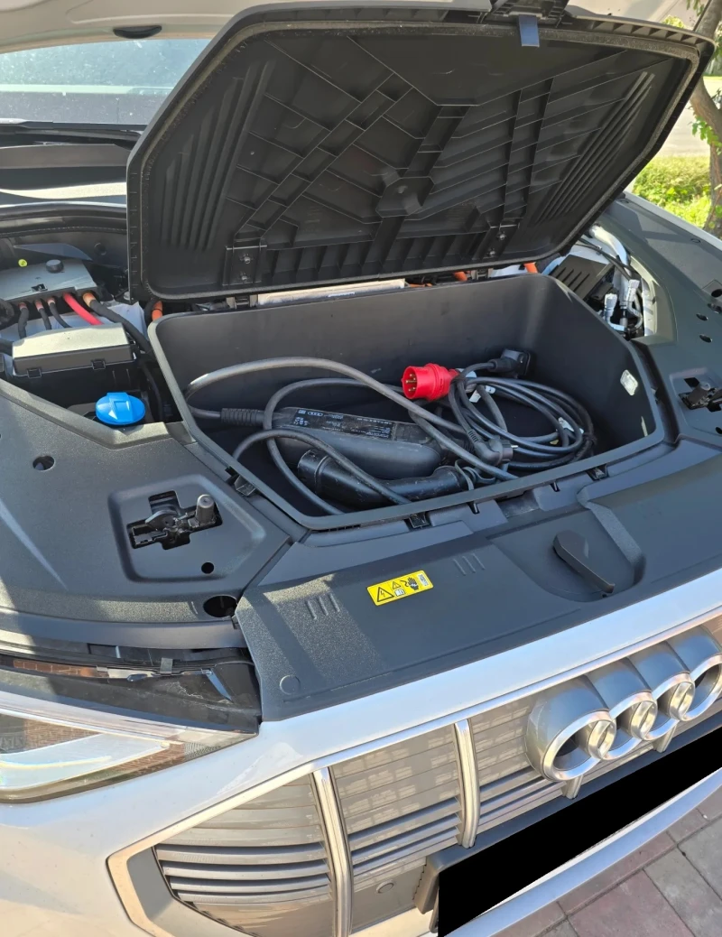 Audi E-Tron 50 Quattro, снимка 5 - Автомобили и джипове - 52526145
