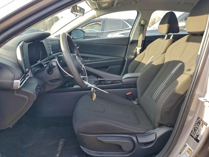 Hyundai Elantra 1.6L 4 Front-wheel Drive, снимка 7 - Автомобили и джипове - 53803595