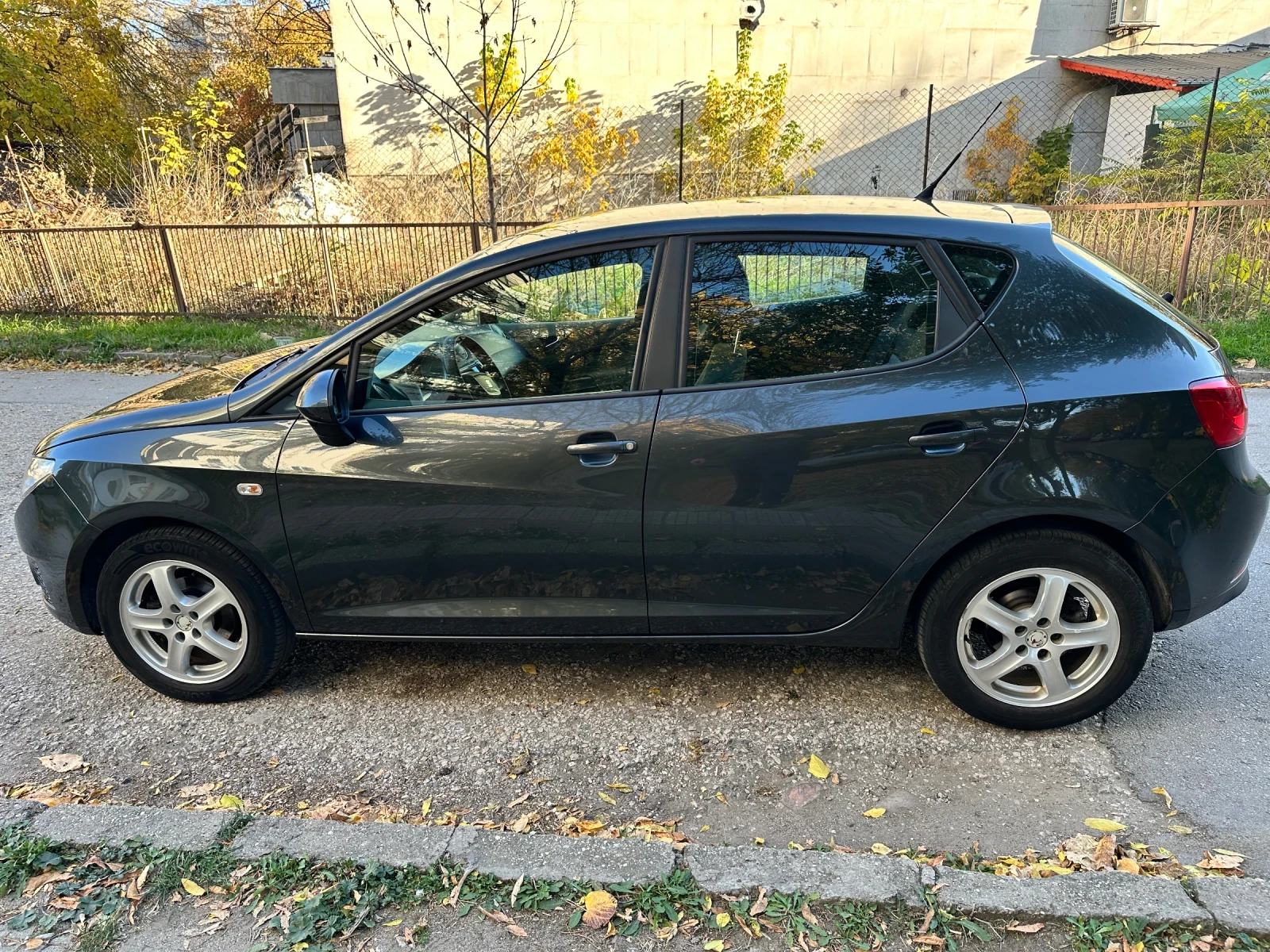 Seat Ibiza 1.6 105кс газ/бензин 4цилиндъра - изображение 8