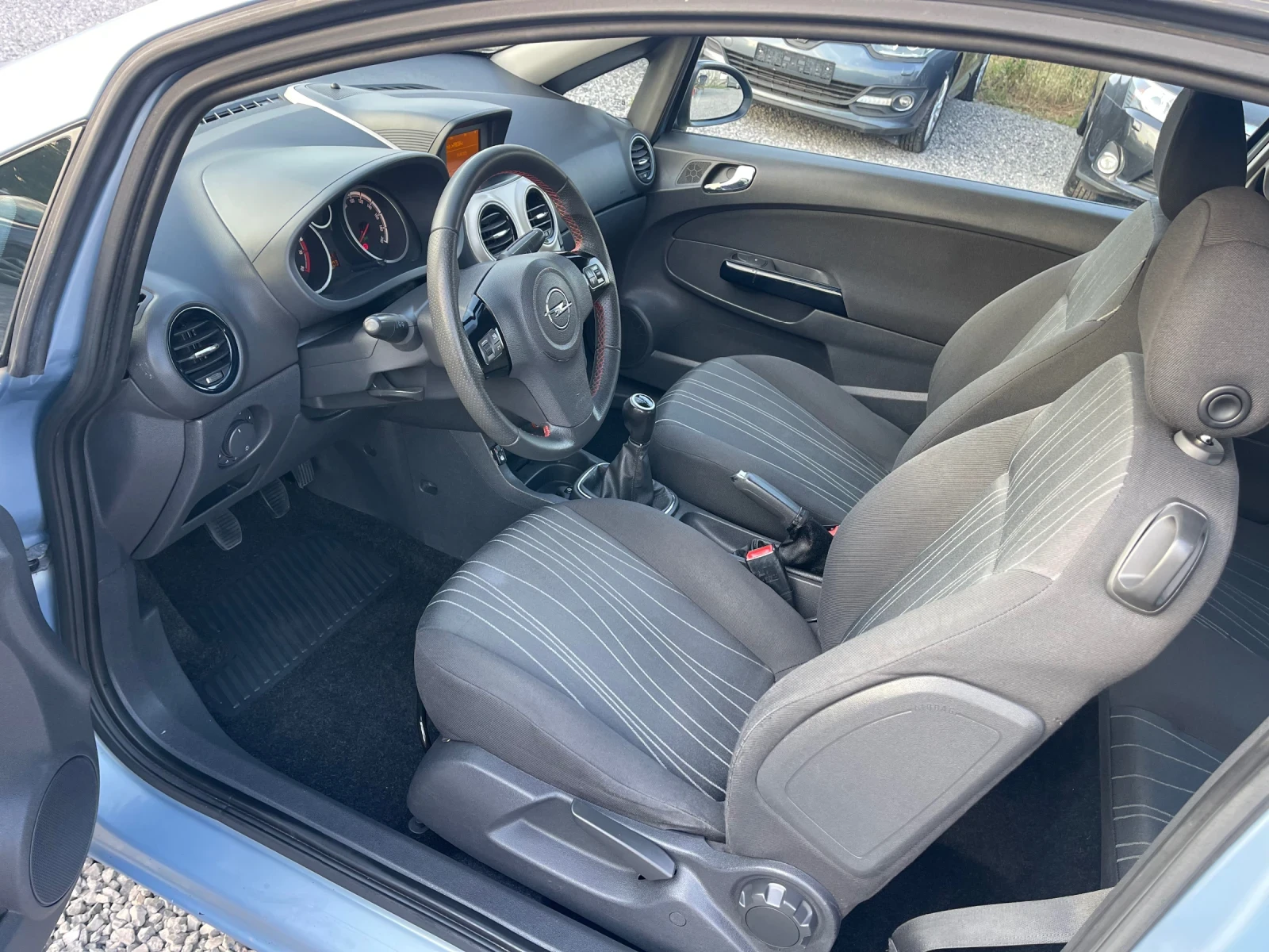 Opel Corsa 1.2i Газ/Бензин, Обслужен, Нови Гуми, Климатик - изображение 9