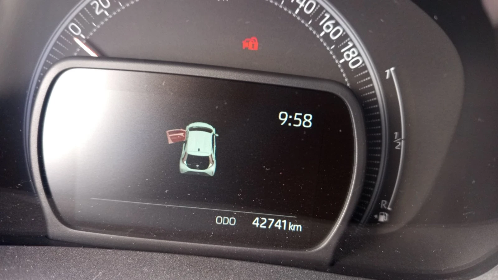 Toyota Aygo AYGO X, снимка 5 - Автомобили и джипове - 53574065