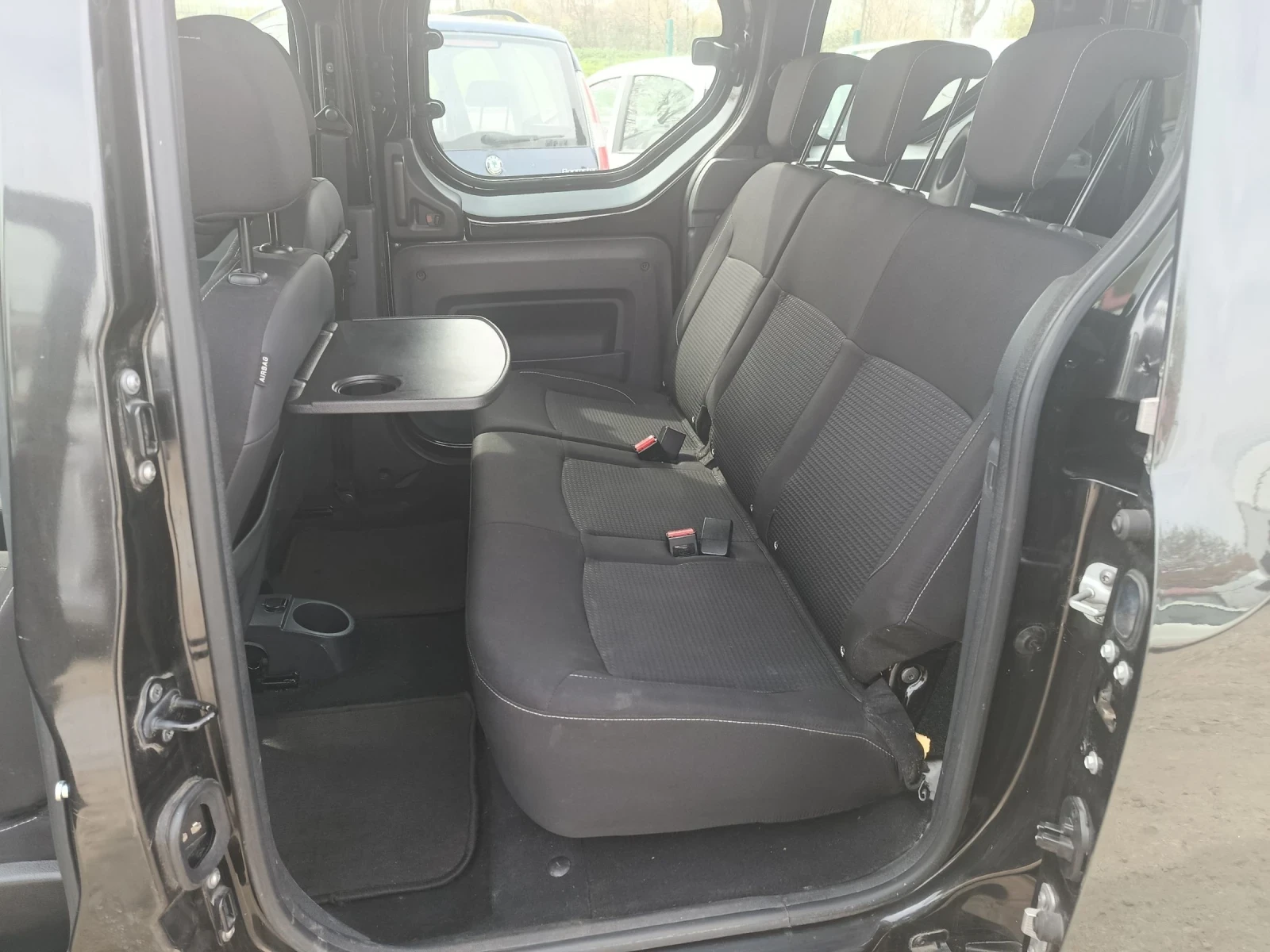 Dacia Dokker, снимка 9 - Автомобили и джипове - 54033346