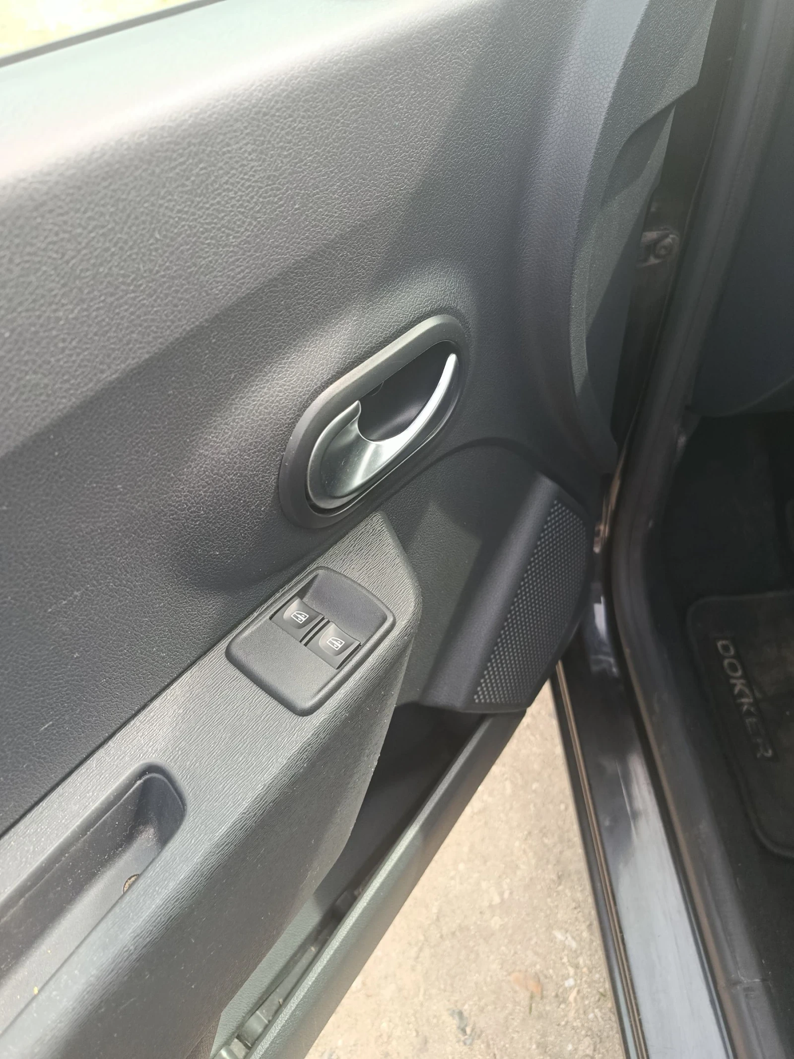 Dacia Dokker, снимка 13 - Автомобили и джипове - 54033346