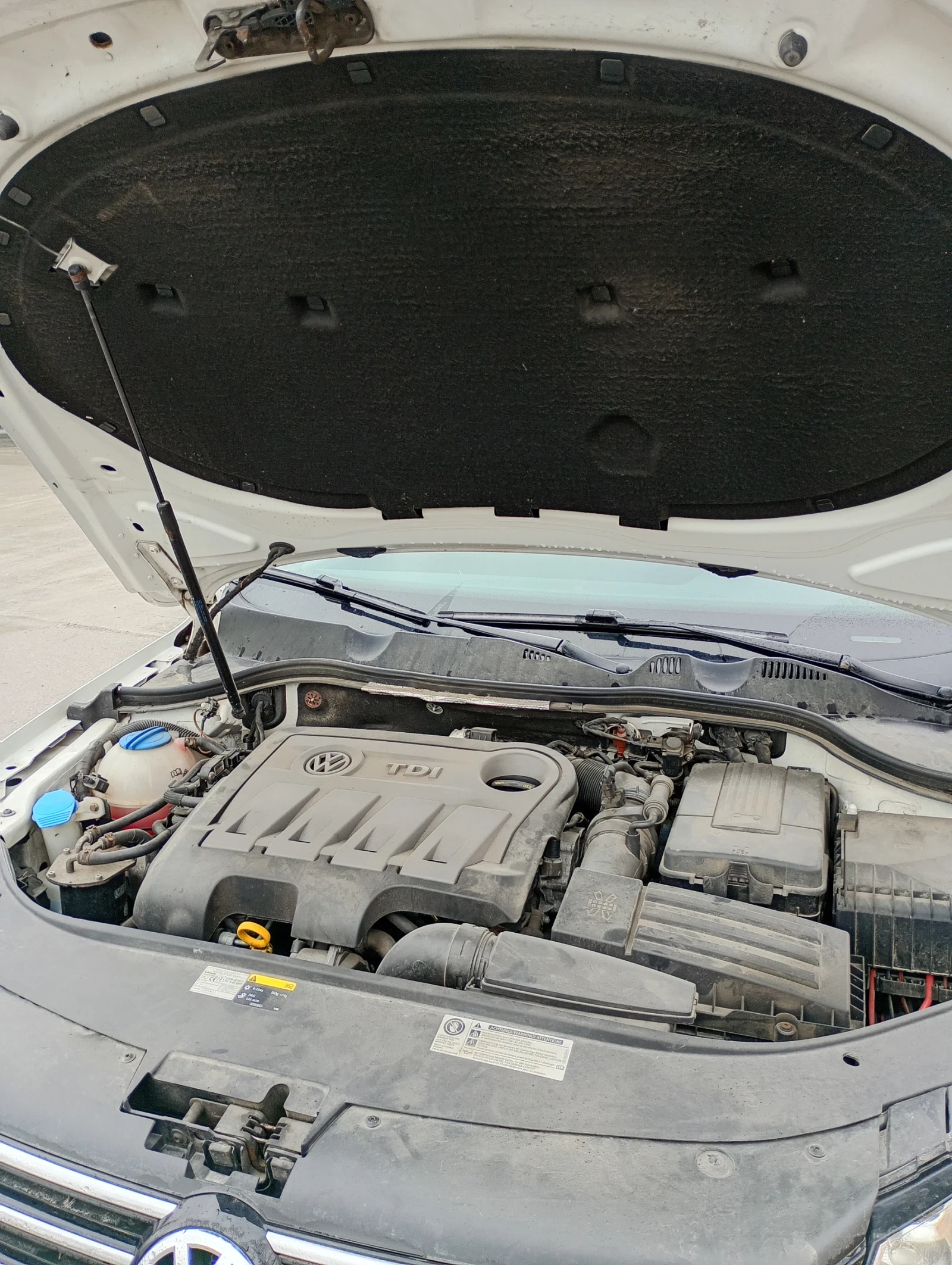 VW Passat 2.0 tdi blumotion, снимка 13 - Автомобили и джипове - 54070968