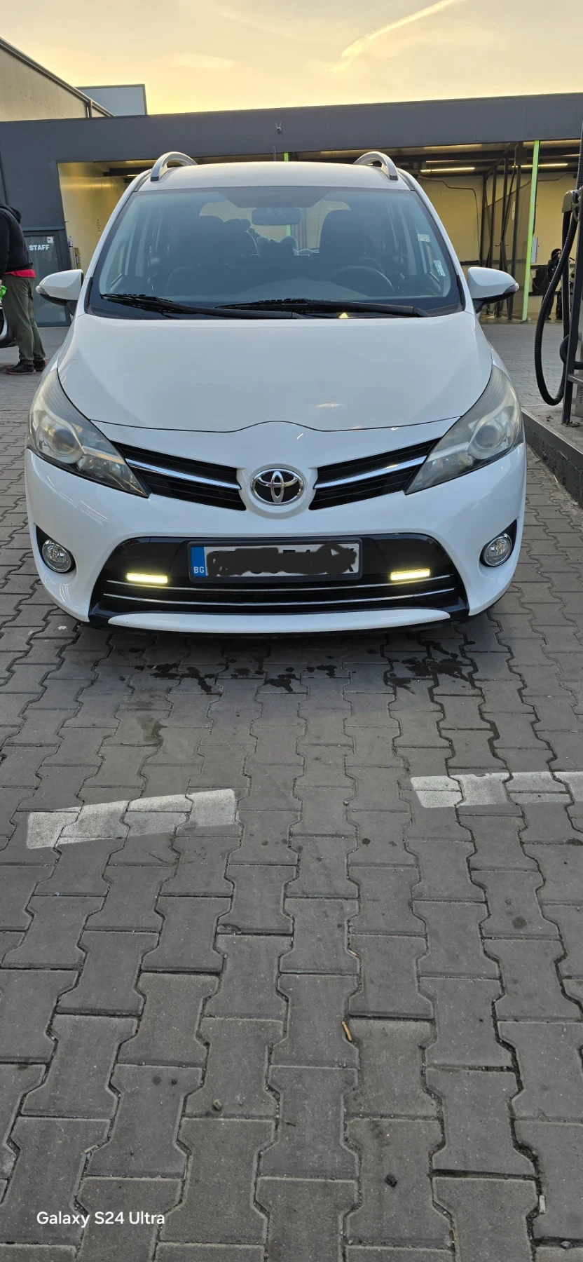 Toyota Verso, снимка 15 - Автомобили и джипове - 54140758