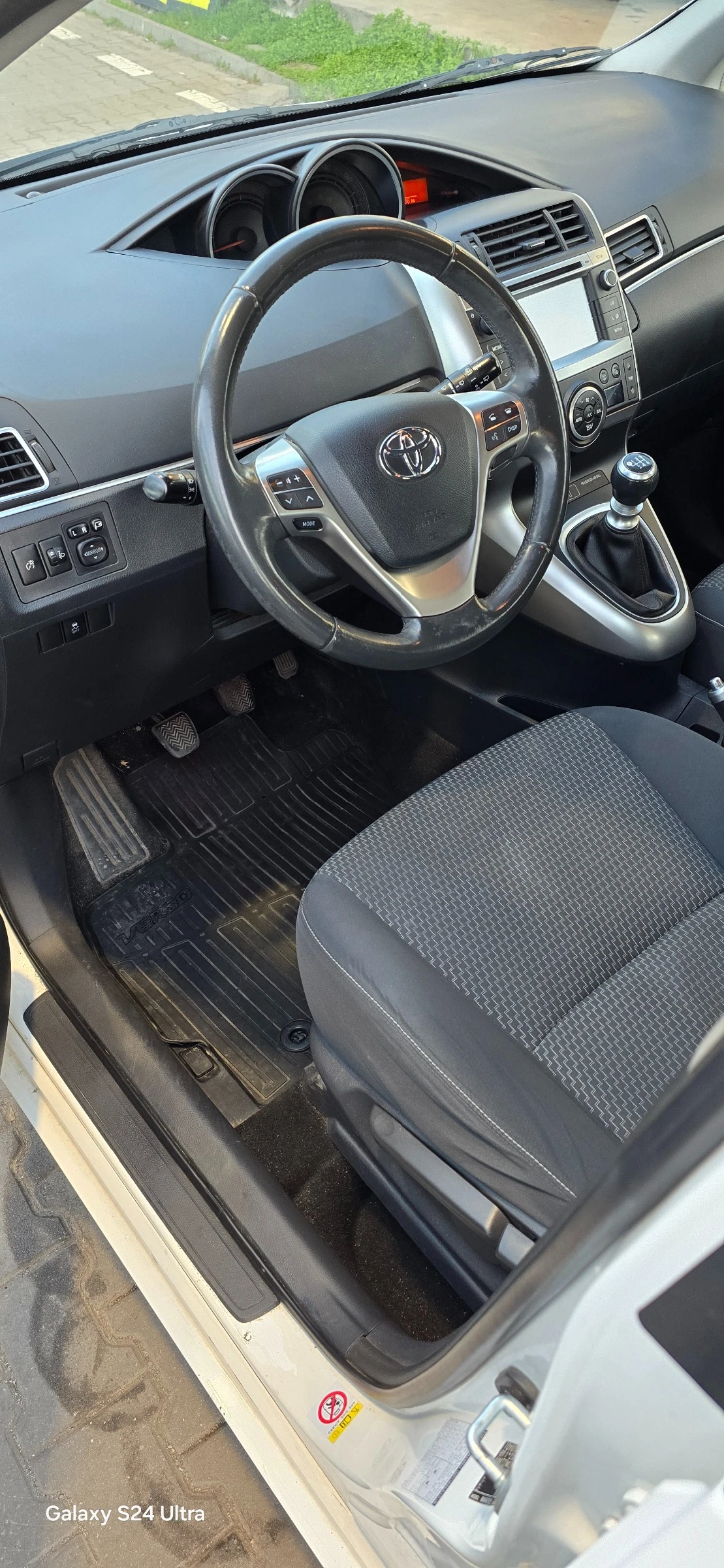 Toyota Verso, снимка 10 - Автомобили и джипове - 54140758