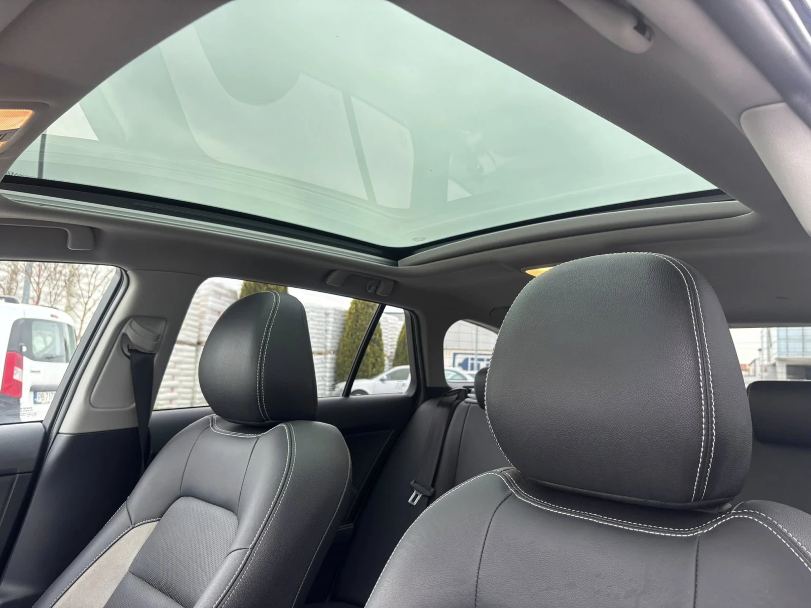 Toyota Avensis 1.8i EURO5 КОЖА-АЛКАНТАРА, снимка 14 - Автомобили и джипове - 54165121