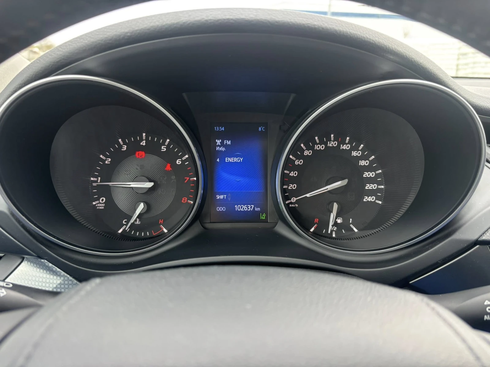 Toyota Avensis 1.8i EURO5 КОЖА-АЛКАНТАРА, снимка 15 - Автомобили и джипове - 54165121