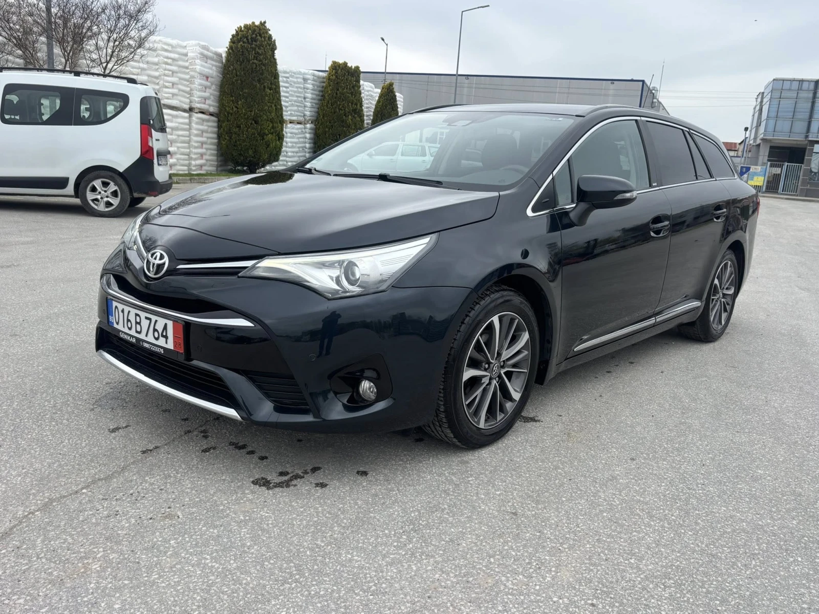Toyota Avensis 1.8i EURO5 КОЖА-АЛКАНТАРА, снимка 2 - Автомобили и джипове - 54165121