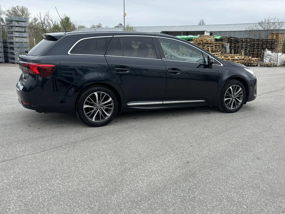 Toyota Avensis 1.8i EURO5 КОЖА-АЛКАНТАРА, снимка 4 - Автомобили и джипове - 54165121