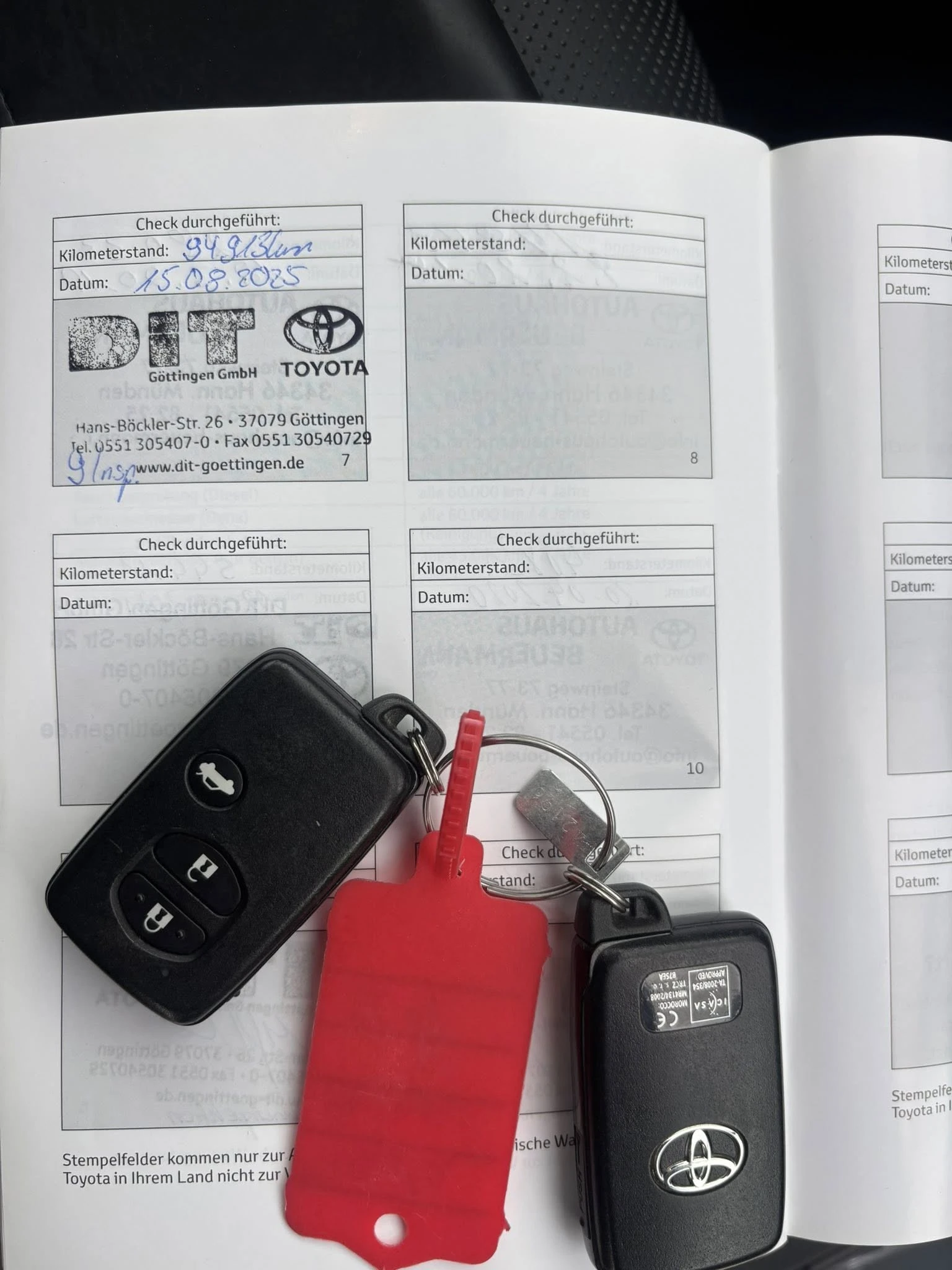 Toyota Avensis 1.8i EURO5 КОЖА-АЛКАНТАРА, снимка 16 - Автомобили и джипове - 54165121