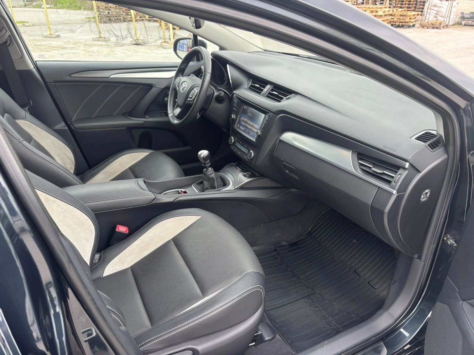 Toyota Avensis 1.8i EURO5 КОЖА-АЛКАНТАРА, снимка 10 - Автомобили и джипове - 54165121