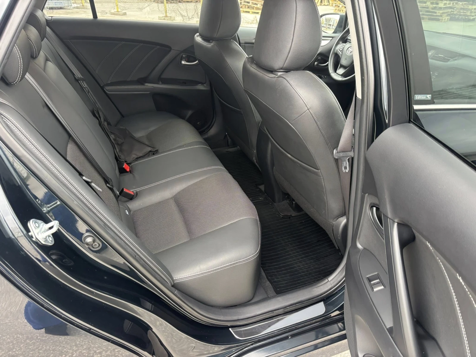 Toyota Avensis 1.8i EURO5 КОЖА-АЛКАНТАРА, снимка 13 - Автомобили и джипове - 54165121