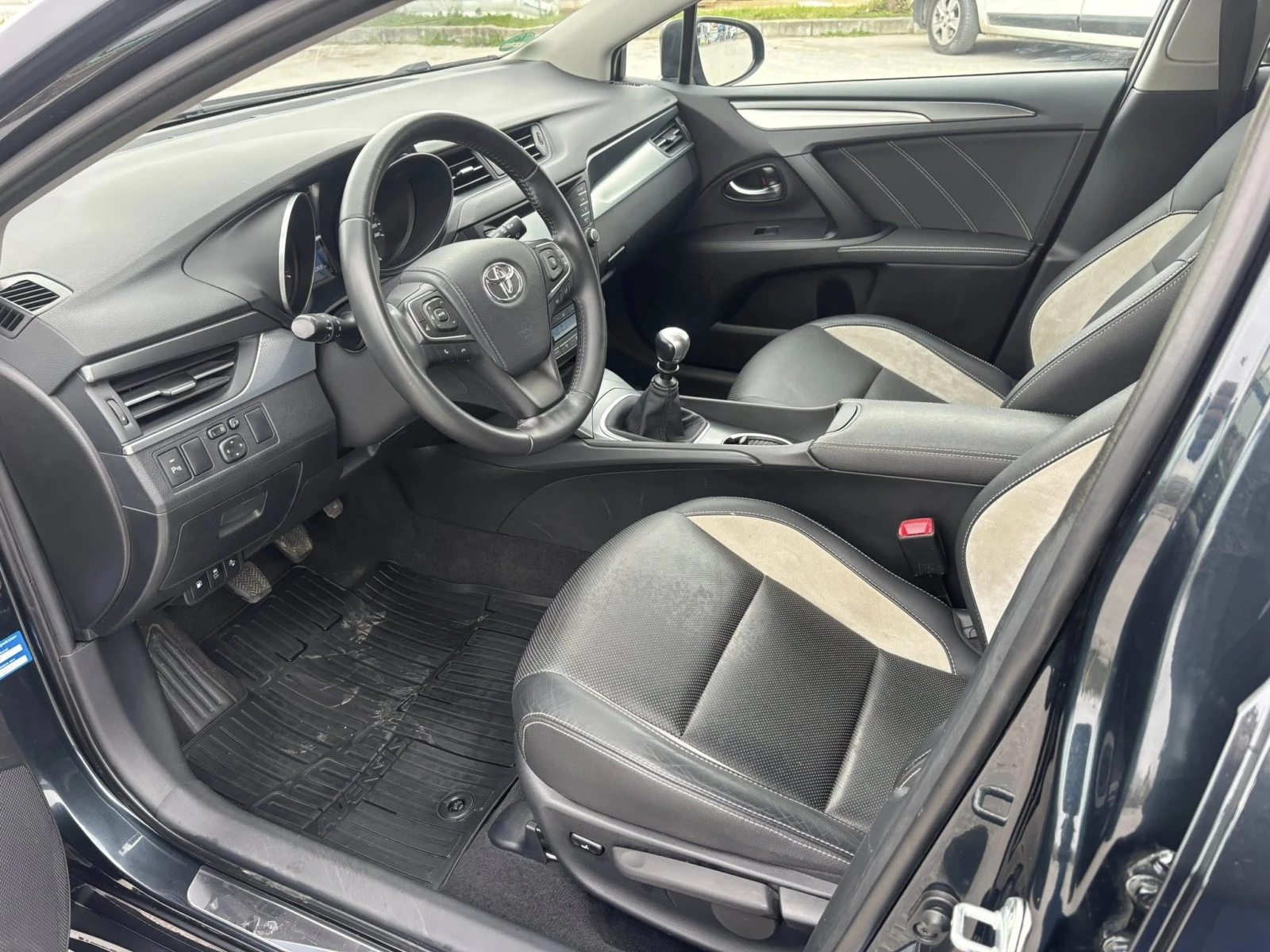 Toyota Avensis 1.8i EURO5 КОЖА-АЛКАНТАРА, снимка 12 - Автомобили и джипове - 54165121