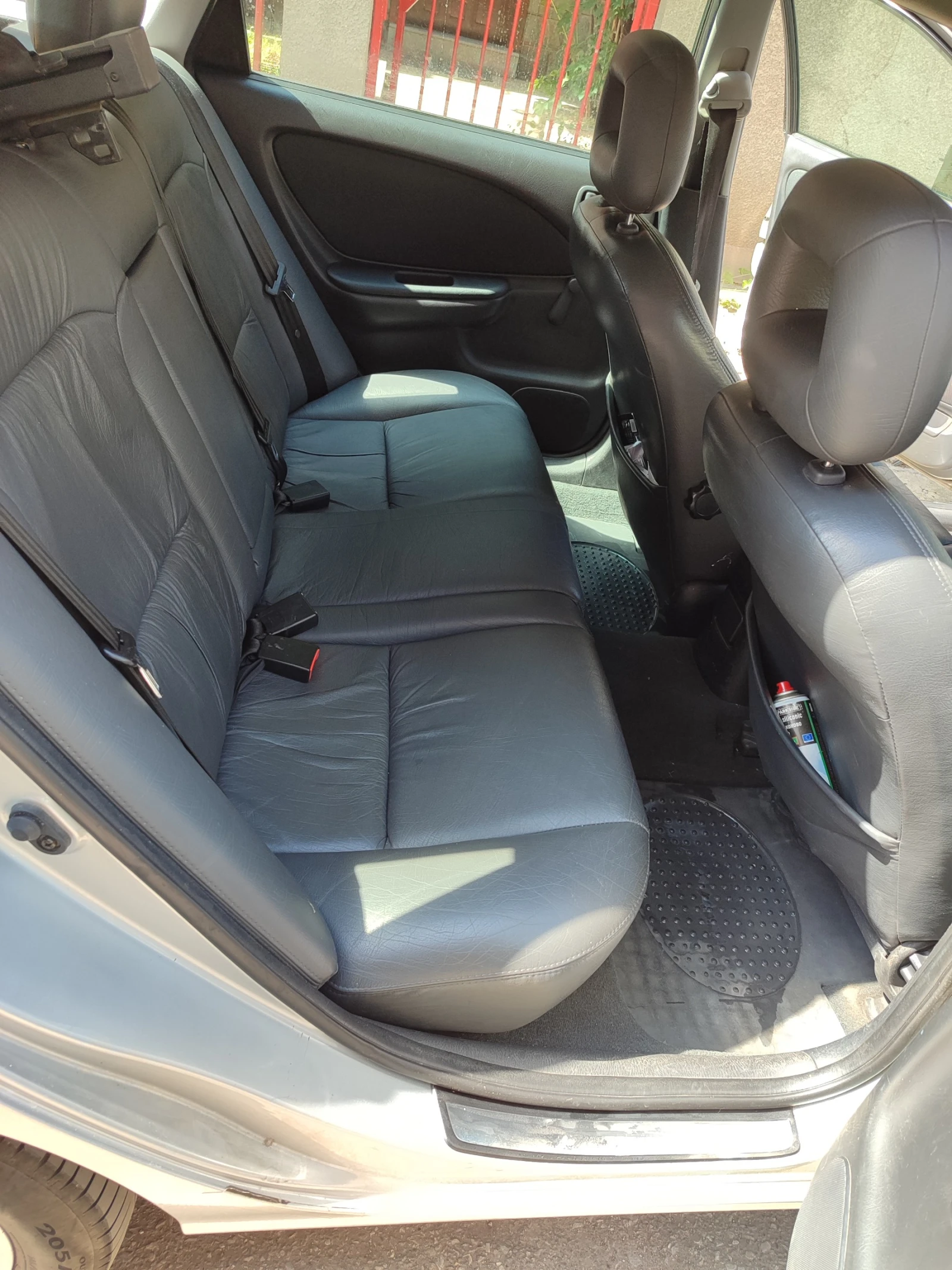 Toyota Avensis 1.8 LPG, снимка 7 - Автомобили и джипове - 54274040