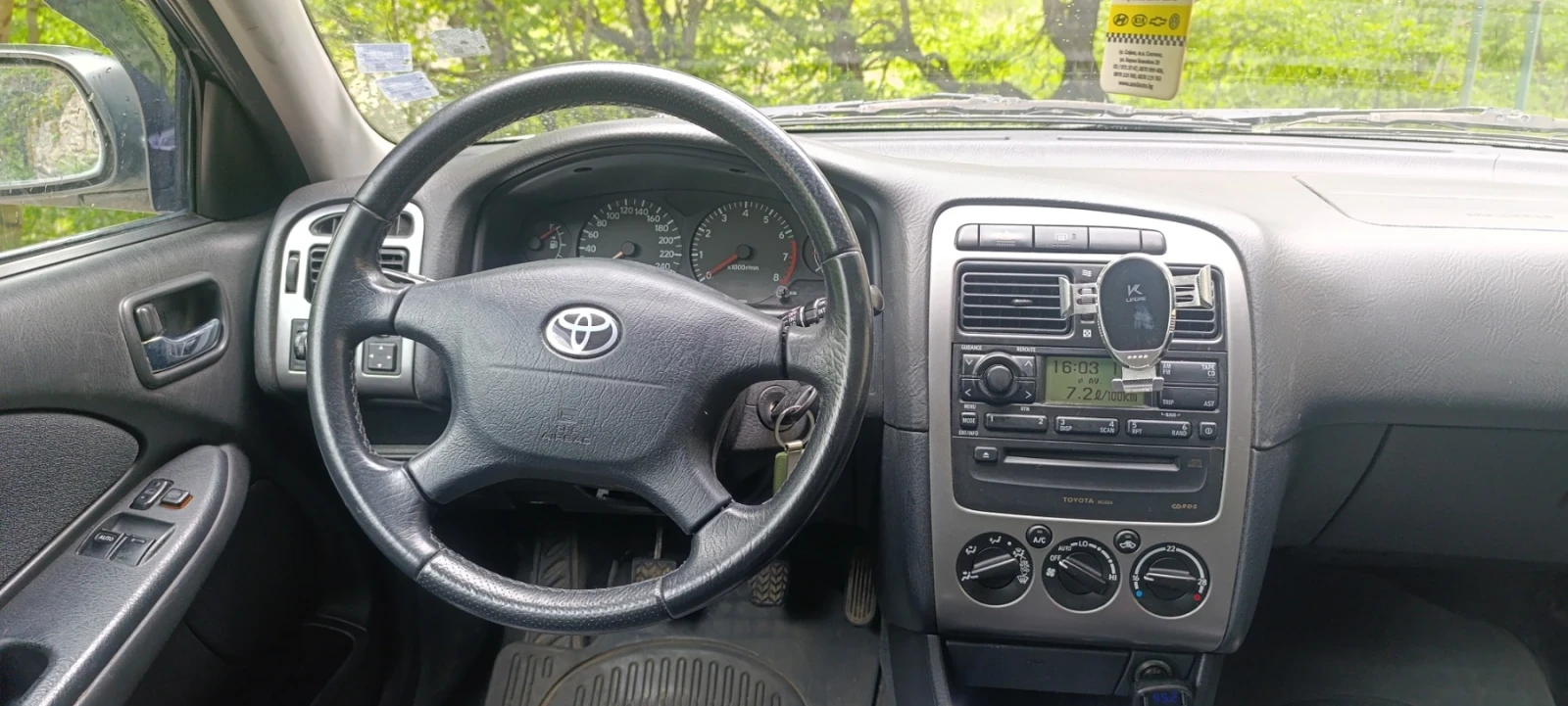 Toyota Avensis 1.8 LPG, снимка 12 - Автомобили и джипове - 54274040