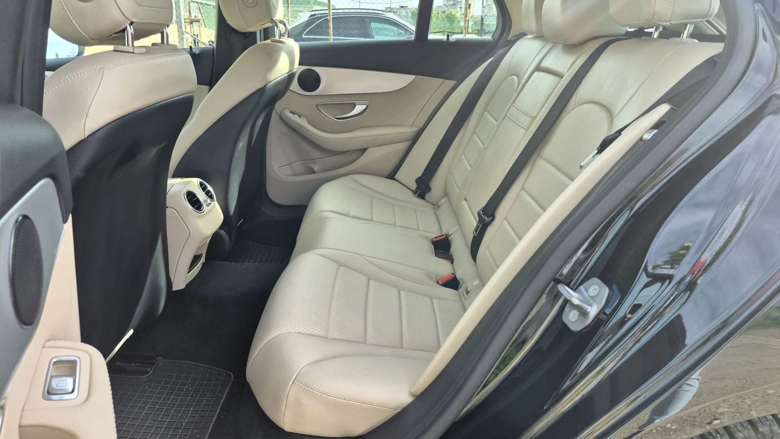 Mercedes-Benz C 220 Cdi 150 000 km * Бяла Кожа * Обслужен* Бартер, снимка 11 - Автомобили и джипове - 54337424