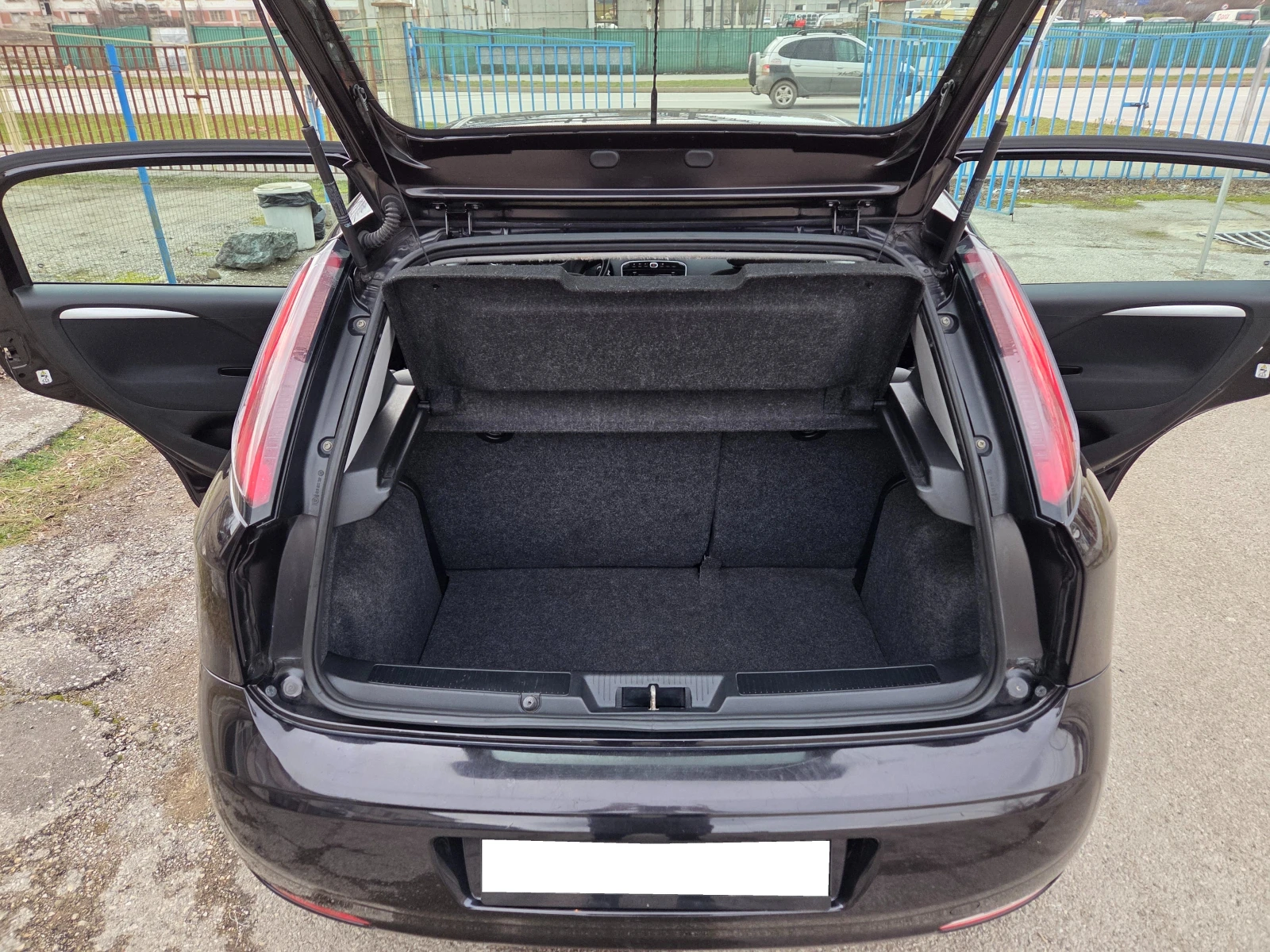 Fiat Punto 1.2i 8v 70Hp Euro5 Comfort Service History, снимка 10 - Автомобили и джипове - 54844922