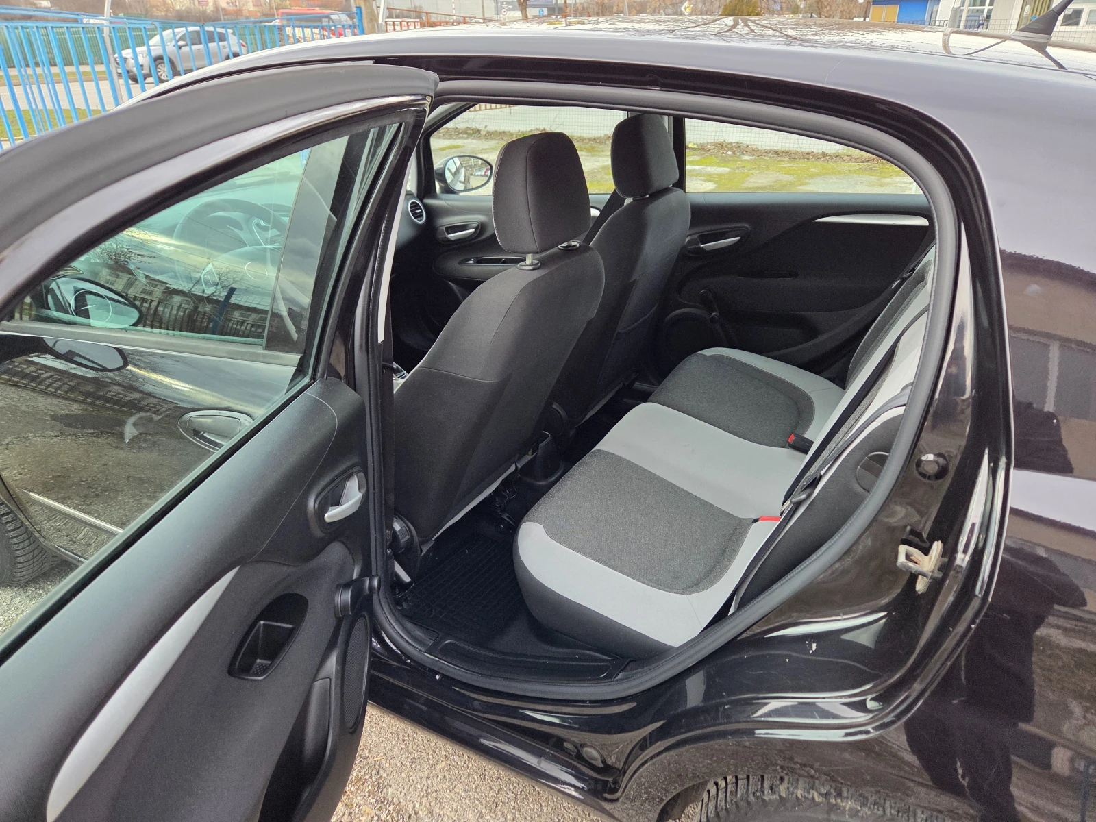 Fiat Punto 1.2i 8v 70Hp Euro5 Comfort Service History, снимка 9 - Автомобили и джипове - 54844922