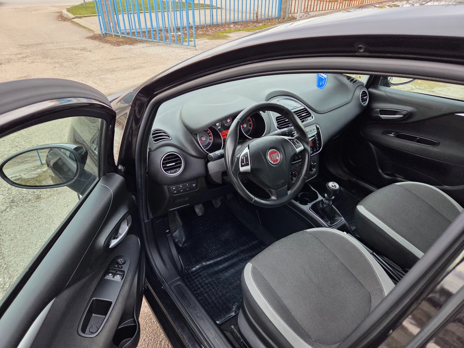 Fiat Punto 1.2i 8v 70Hp Euro5 Comfort Service History, снимка 7 - Автомобили и джипове - 54844922