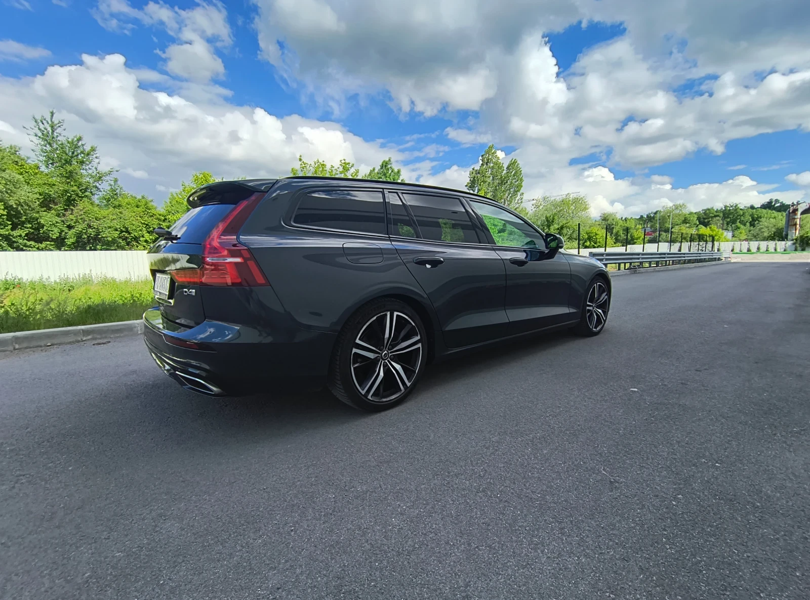 Volvo V60 2.0 D4 R-Design 2021 година , снимка 11 - Автомобили и джипове - 55233213