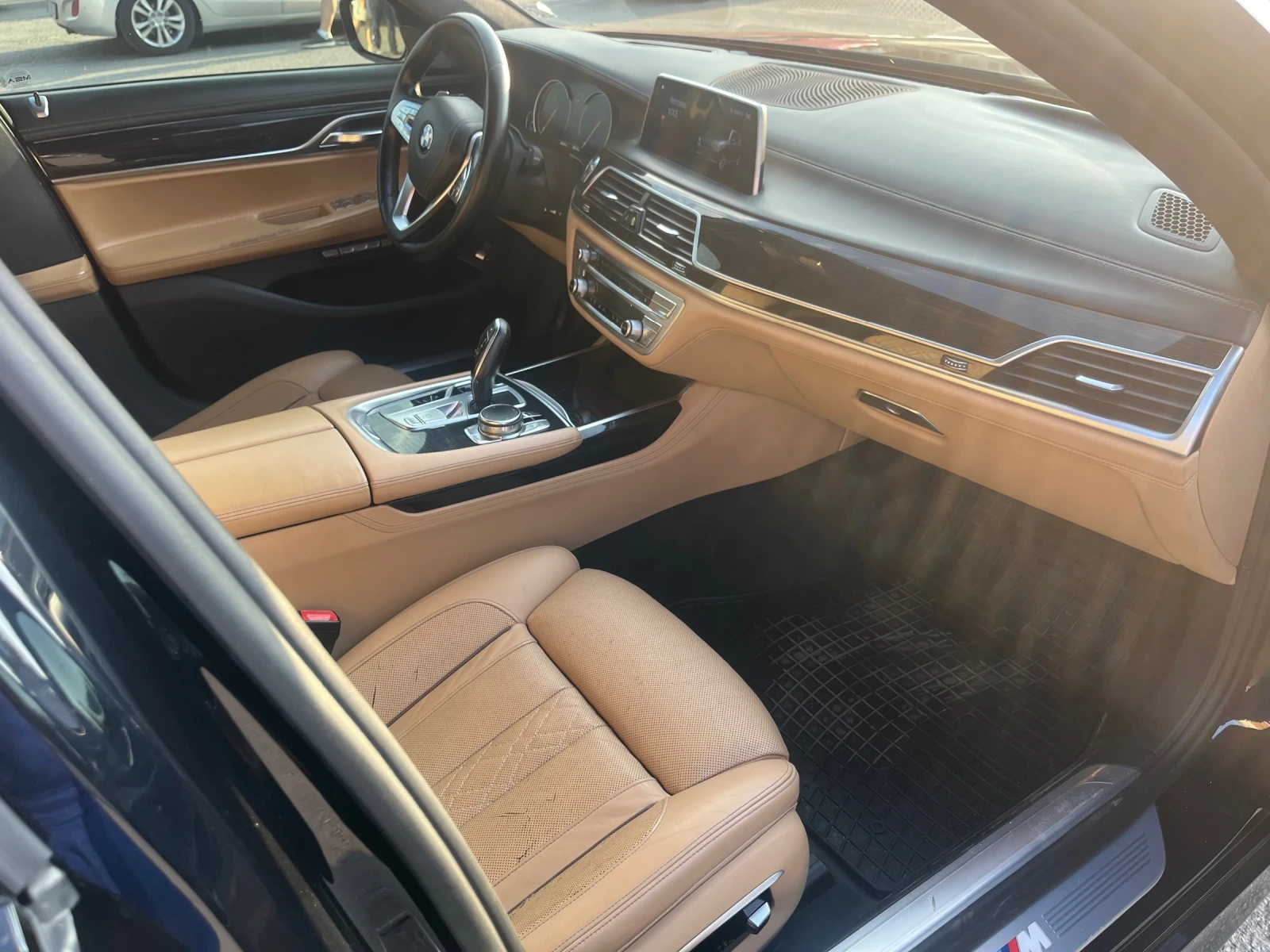 BMW 750 Xdrive LONG, снимка 13 - Автомобили и джипове - 55323961