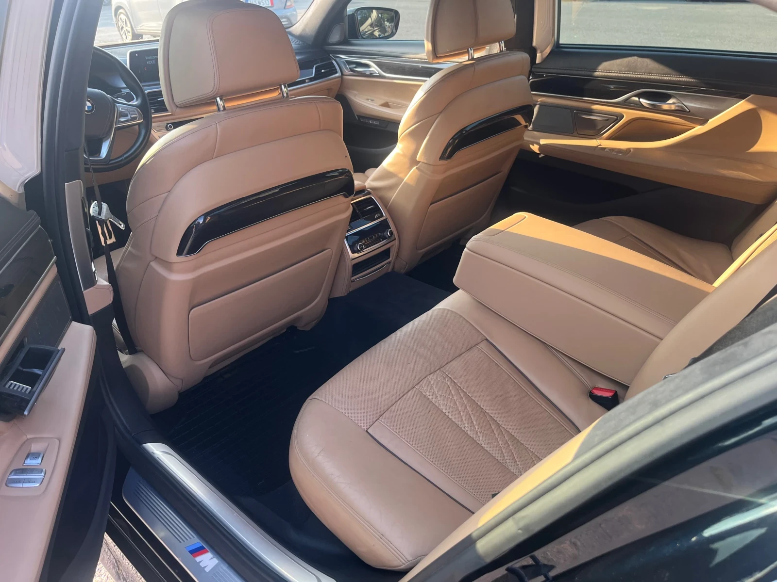 BMW 750 Xdrive LONG, снимка 10 - Автомобили и джипове - 55323961