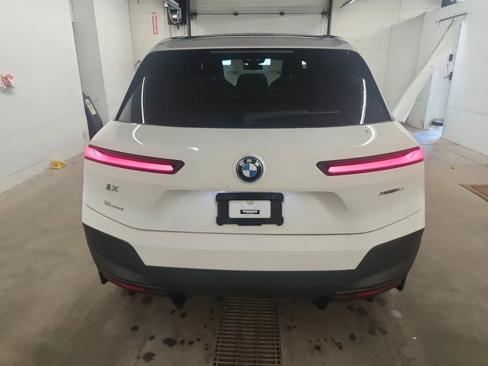 BMW iX * XDRIVE50 * ГЛАВНО ПРЕДСТАВИТЕЛСТВО НА BMW, снимка 5 - Автомобили и джипове - 55332306