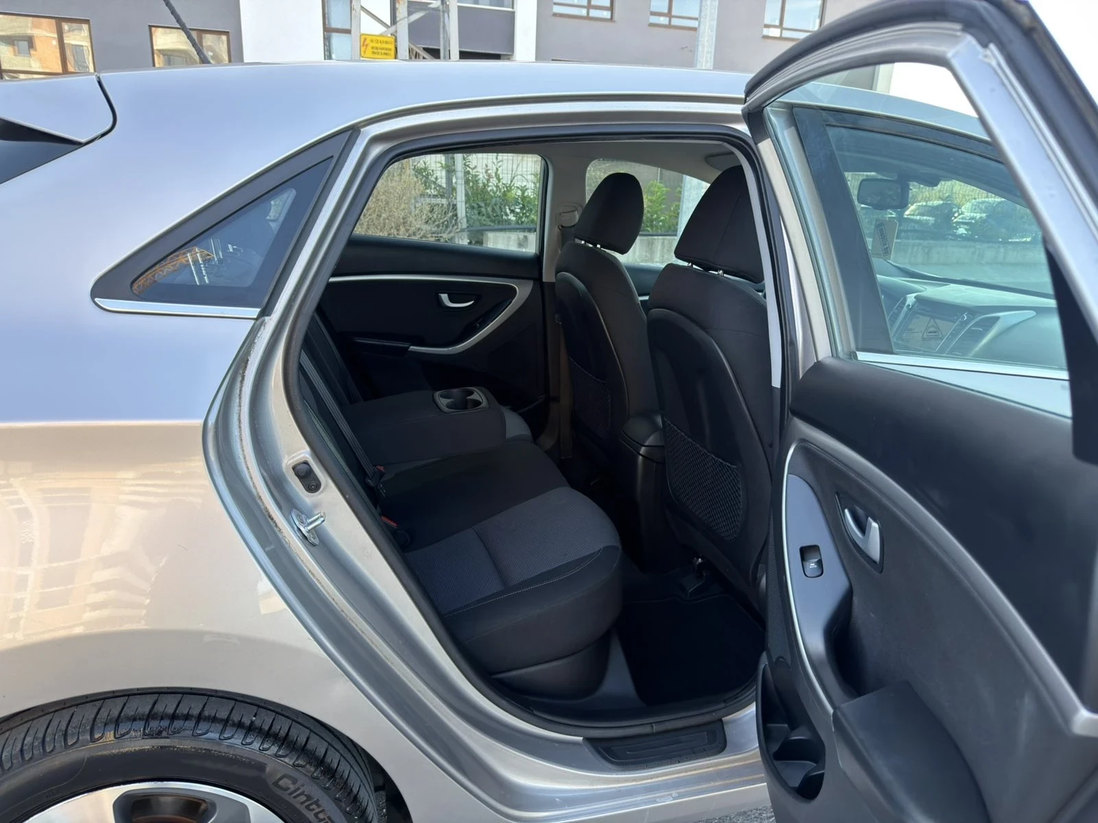 Hyundai I30 1.6 GDI Amplia Automat, снимка 14 - Автомобили и джипове - 55891374