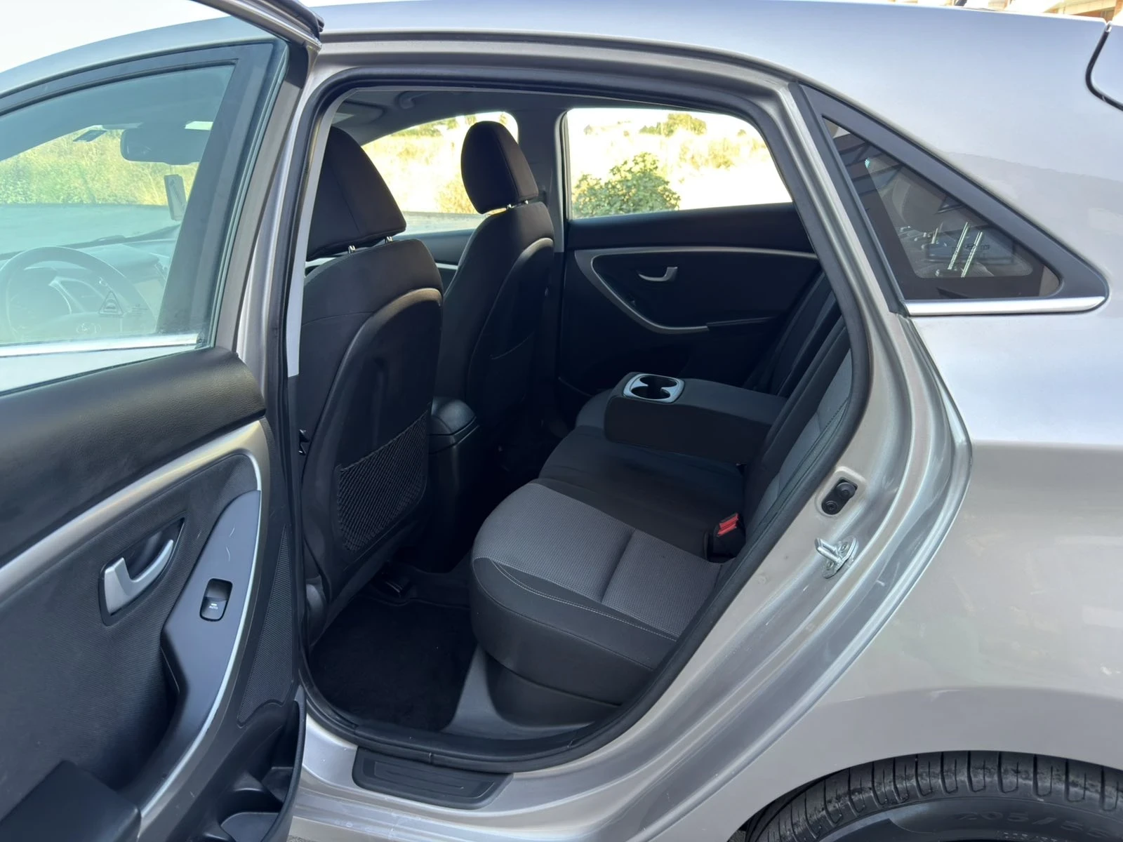 Hyundai I30 1.6 GDI Amplia Automat, снимка 15 - Автомобили и джипове - 55891374