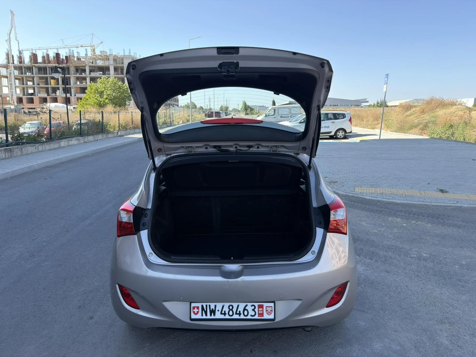 Hyundai I30 1.6 GDI Amplia Automat, снимка 8 - Автомобили и джипове - 55891374