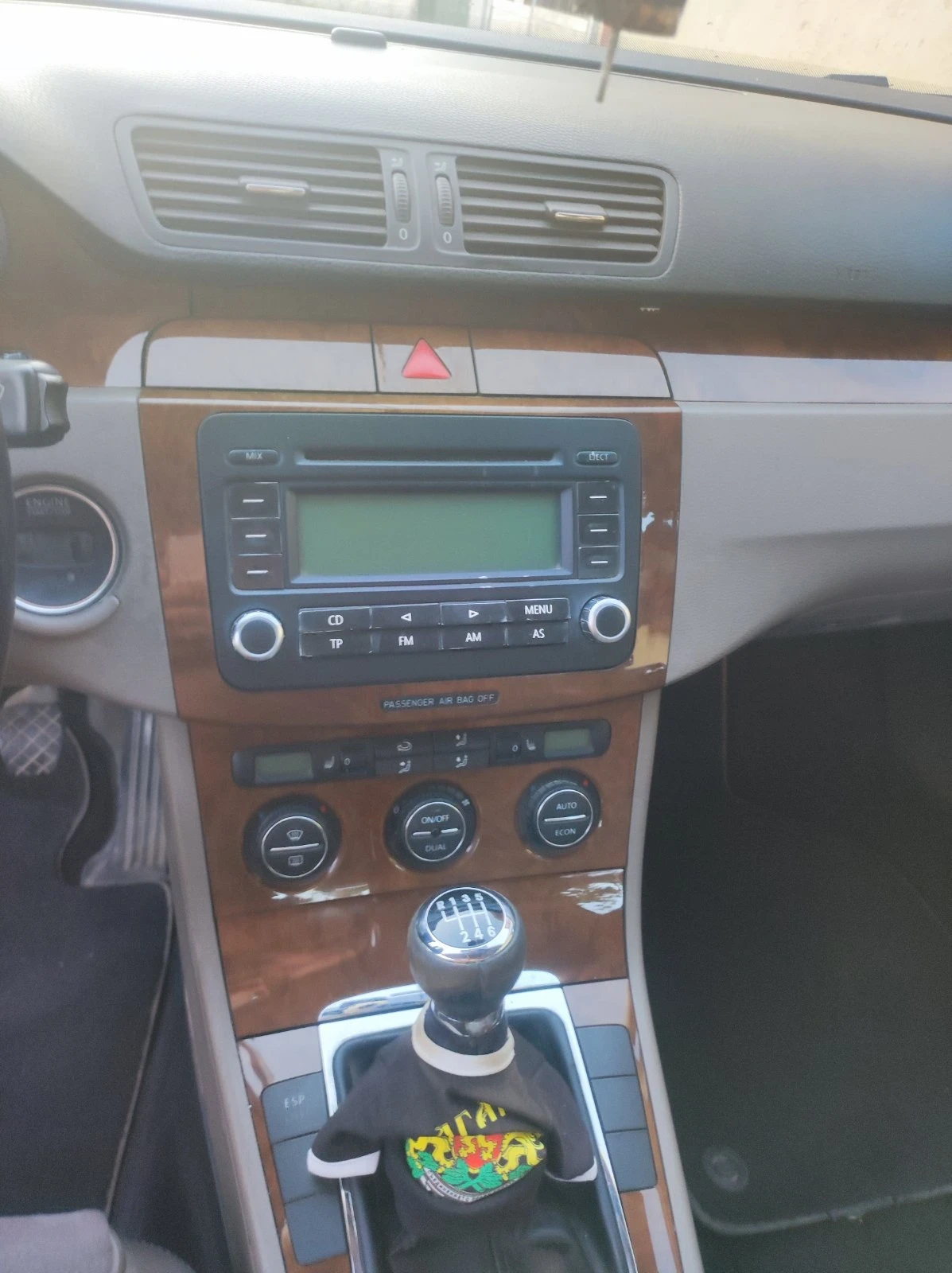 VW Passat 6 Highline 2.0 TDI* Подгрев* с регистрация, снимка 14 - Автомобили и джипове - 55897035