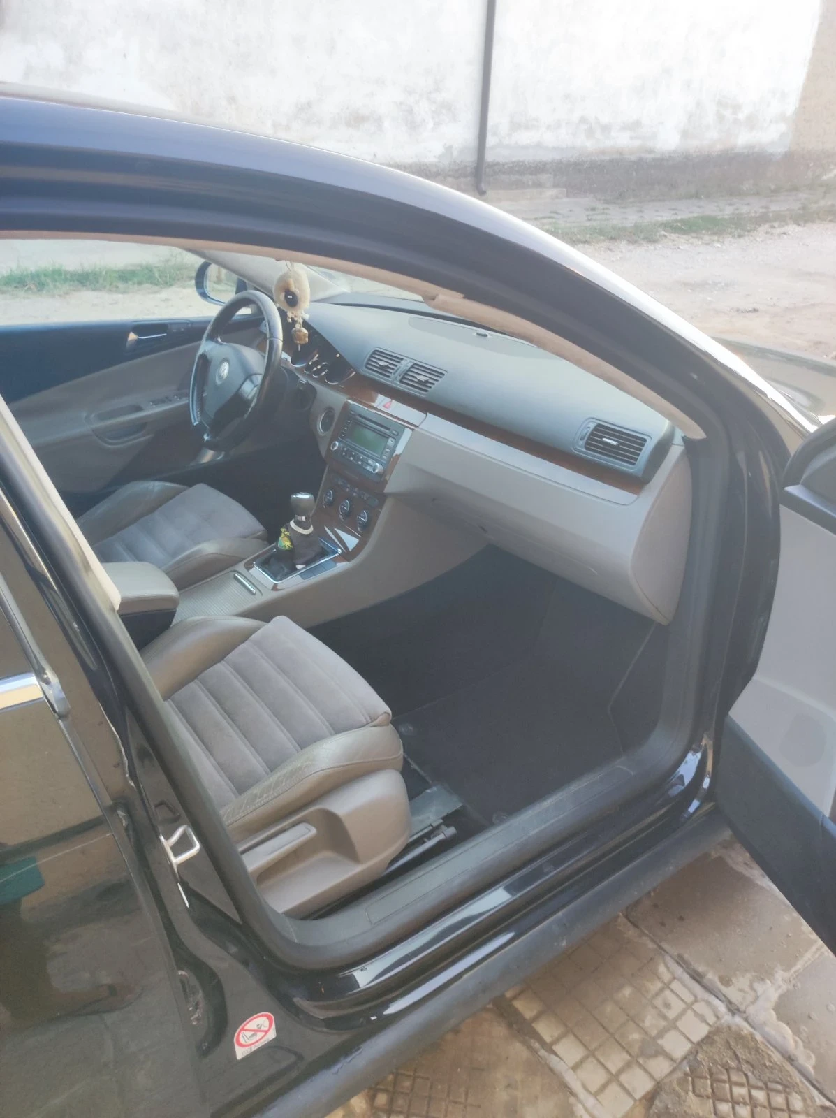 VW Passat 6 Highline 2.0 TDI* Подгрев* с регистрация, снимка 12 - Автомобили и джипове - 55897035