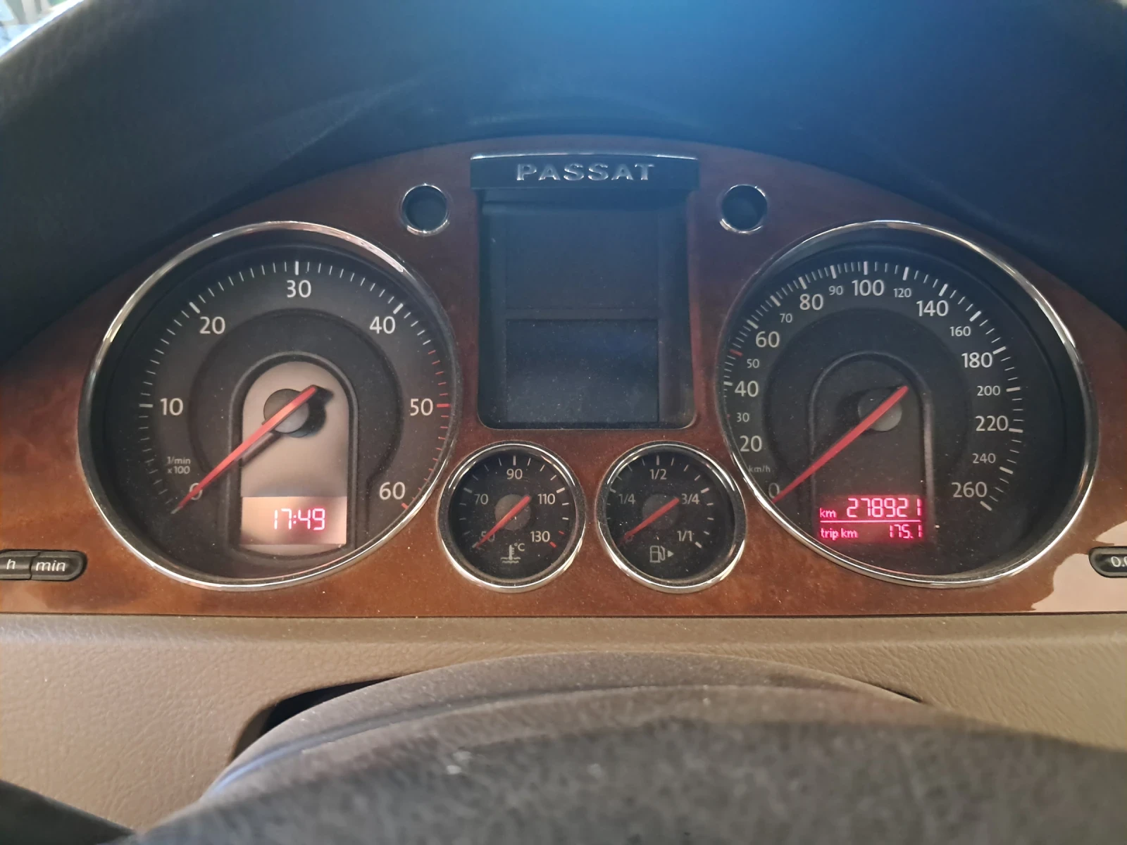 VW Passat 6 Highline 2.0 TDI* Подгрев* с регистрация, снимка 15 - Автомобили и джипове - 55897035