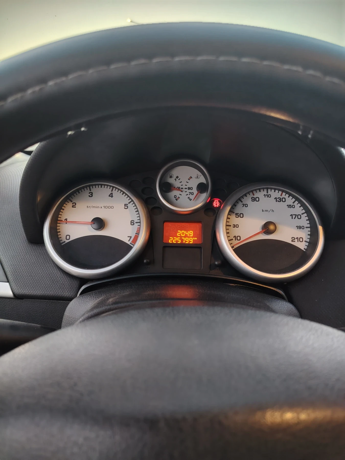 Peugeot 207, снимка 8 - Автомобили и джипове - 55999186