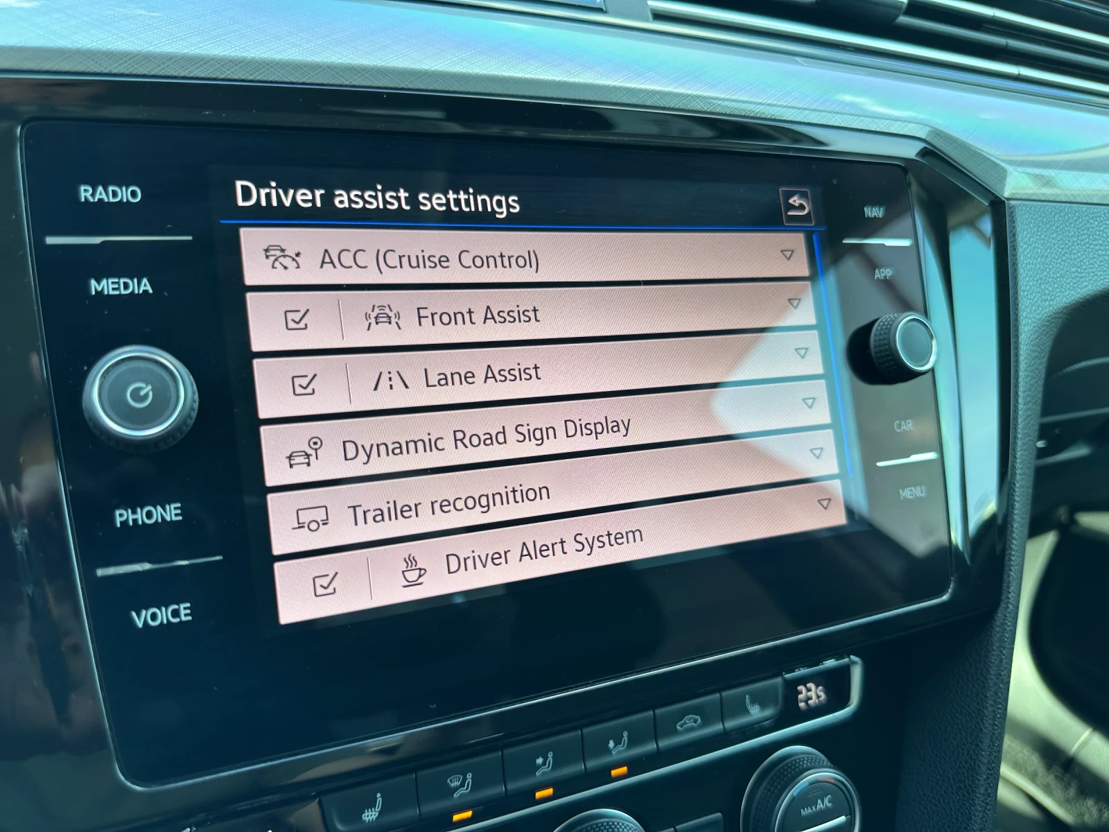 VW Passat Business 2.0 TDI / DSG7 / 190HP, снимка 17 - Автомобили и джипове - 56079370