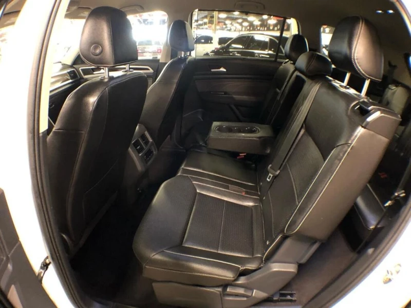 VW Atlas Comfortline * * CarPlay * * Мъртва точка * * , снимка 14 - Автомобили и джипове - 53329354