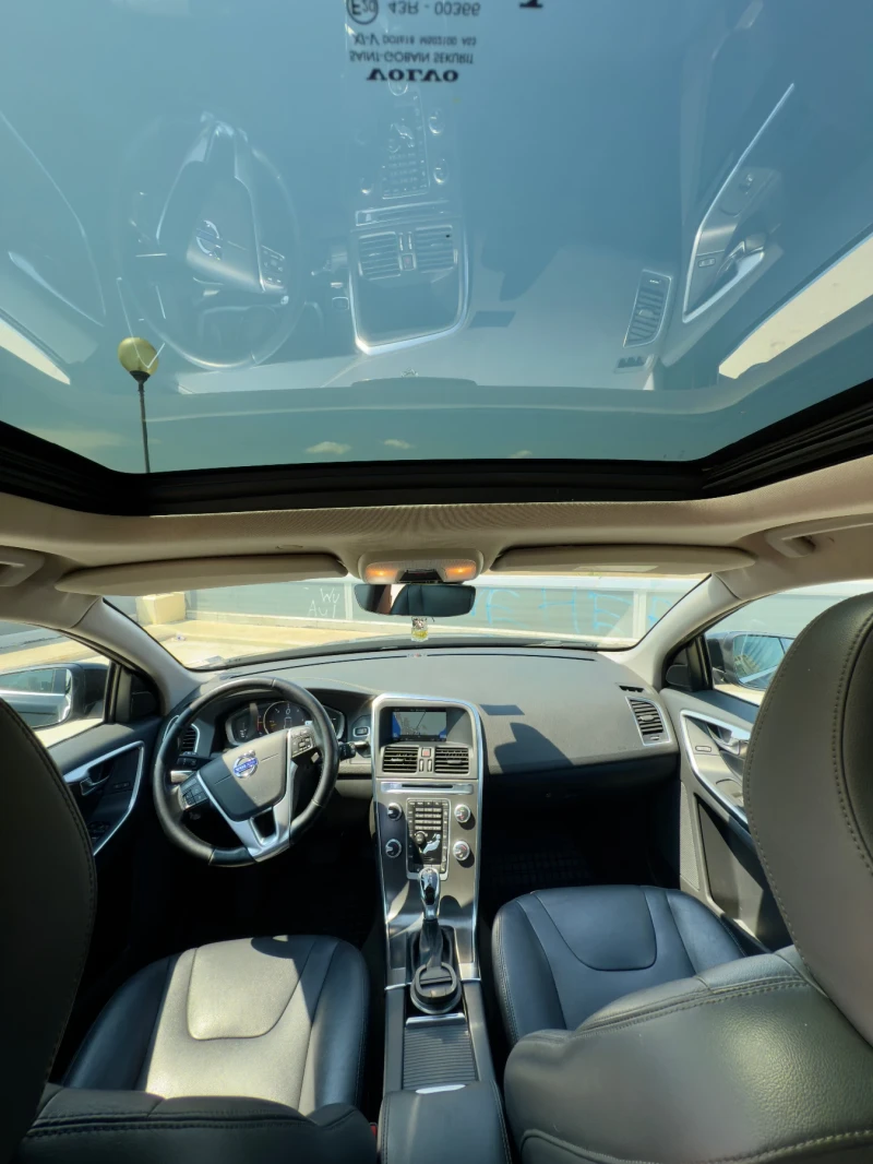 Volvo XC60 D5 AWD, снимка 2 - Автомобили и джипове - 53525901